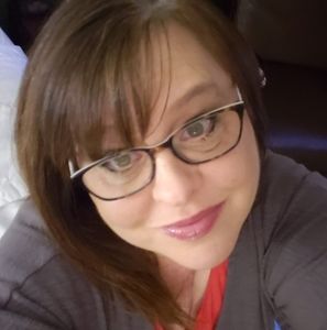 Meet your Posher, Lorie